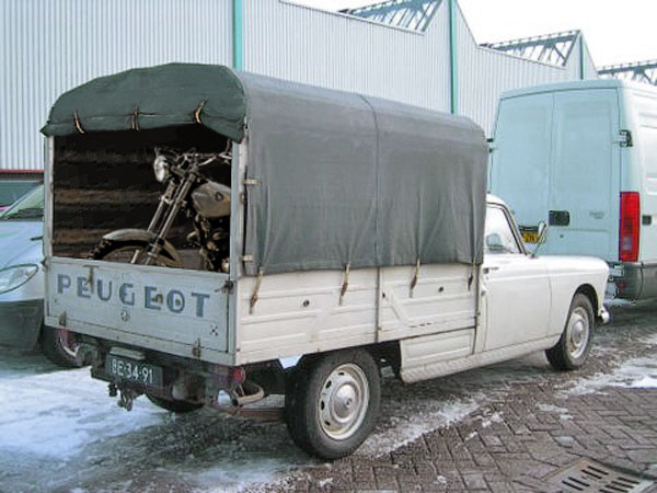 Peugeot 404 met motor achterin