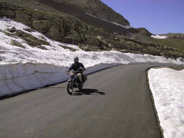 CB 250 op de Col de la Bonnette