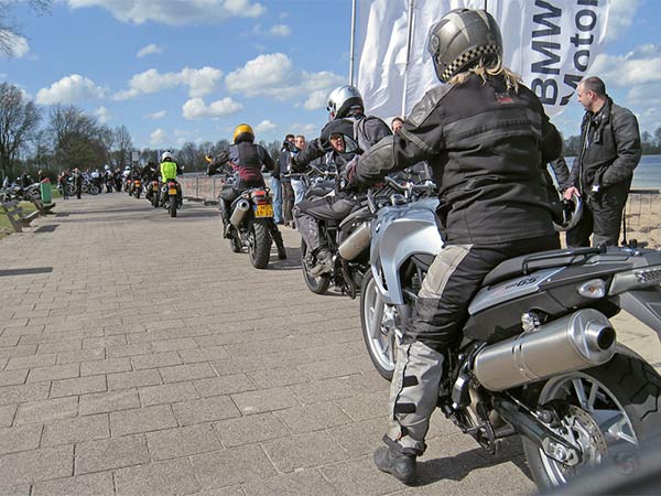 Motorrijders op BMW's