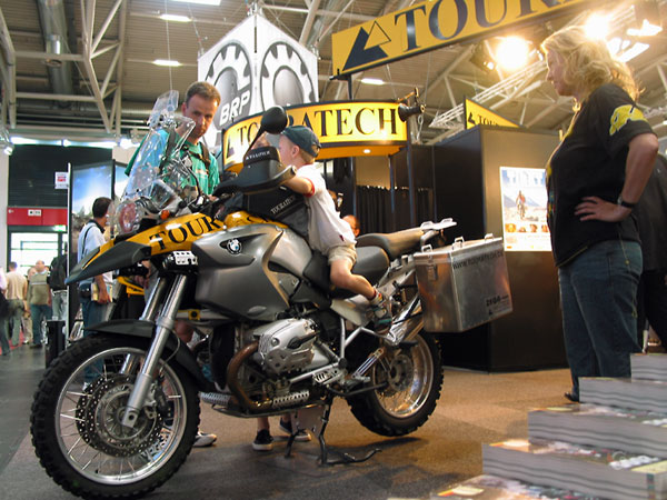 Klein jongetje op R1150GS met Touratech koffers